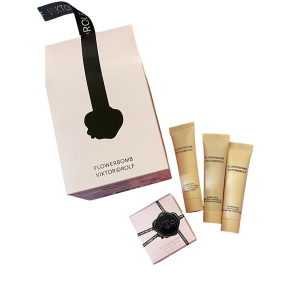 Flowerbomb Victor & Rolf Gift Set Minis Lotion Body Cream Shower Gel Parfum - Picture 1 of 2